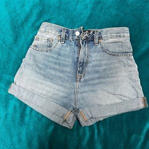 BDG High-Waisted Jean Mom Short size 25